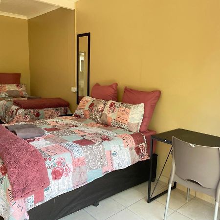 4 On Sirius Hotel Polokwane Kültér fotó