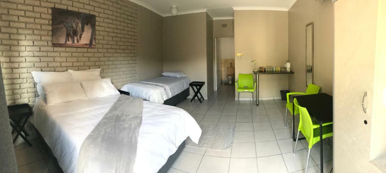4 On Sirius Hotel Polokwane Kültér fotó