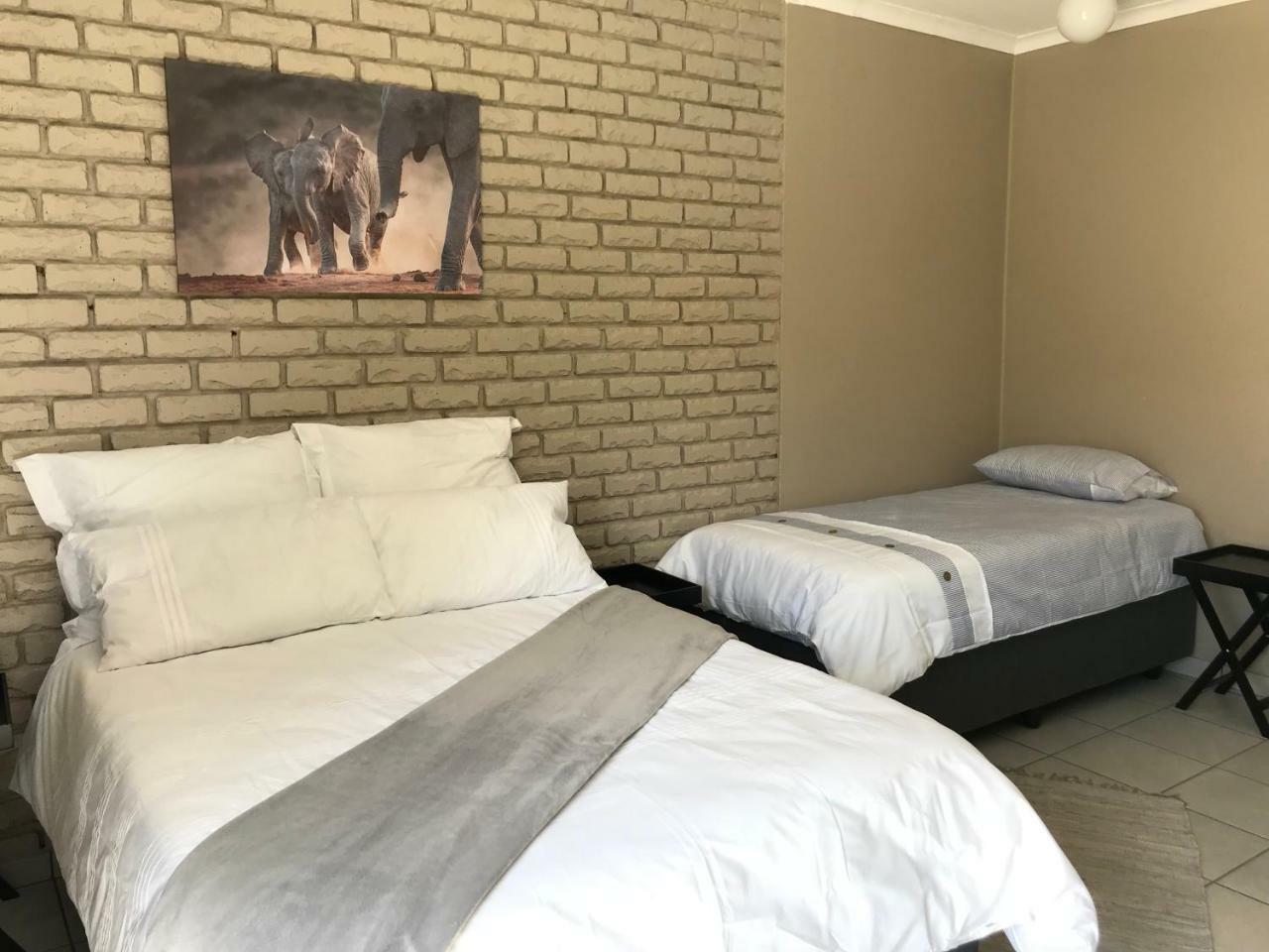 4 On Sirius Hotel Polokwane Kültér fotó