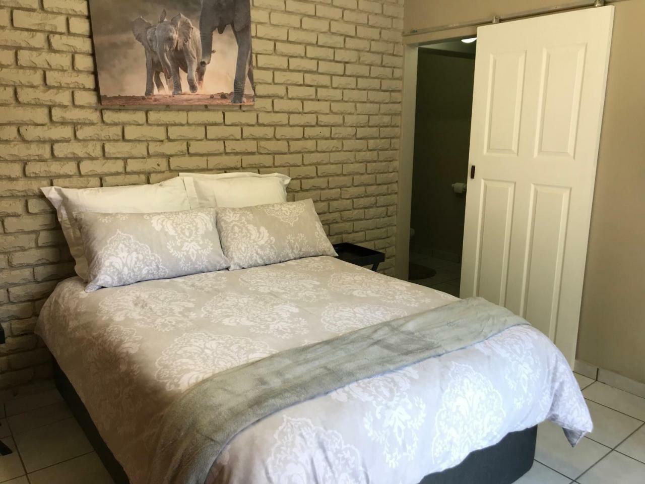4 On Sirius Hotel Polokwane Kültér fotó